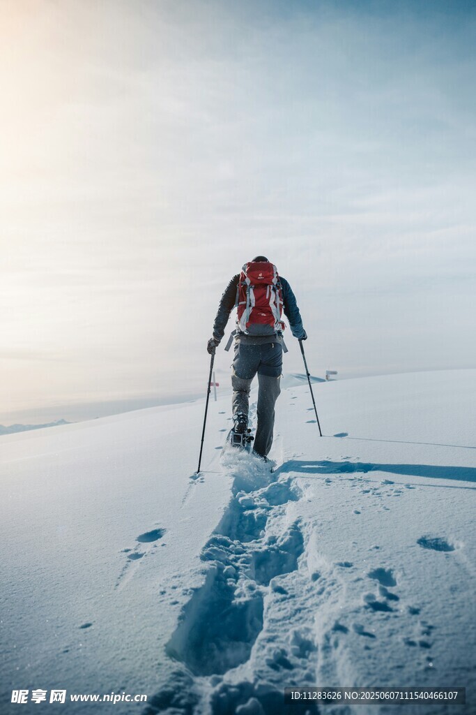 雪地徒步者的坚毅之旅