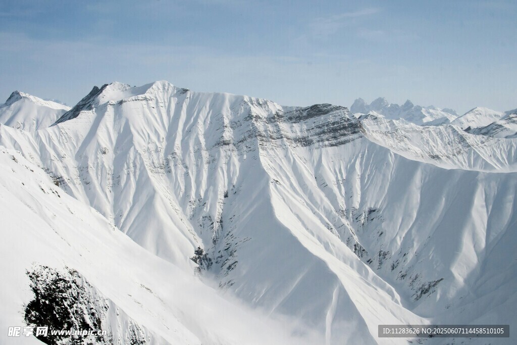 壮丽雪山景观