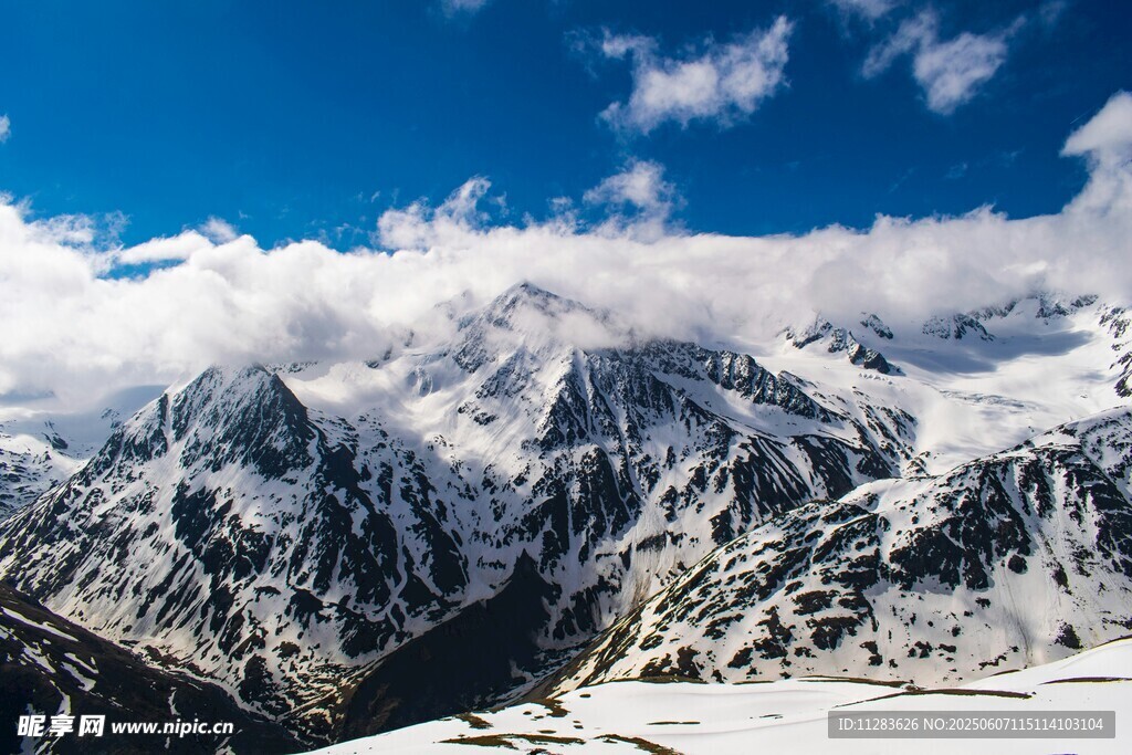 壮丽雪山美景