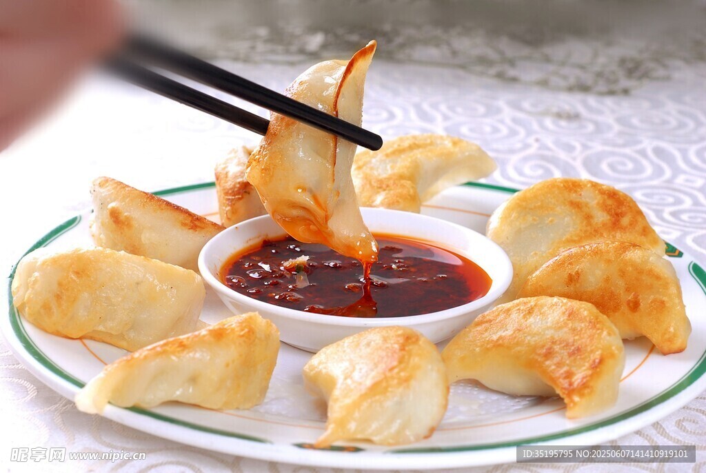 蘸酱饺子特写