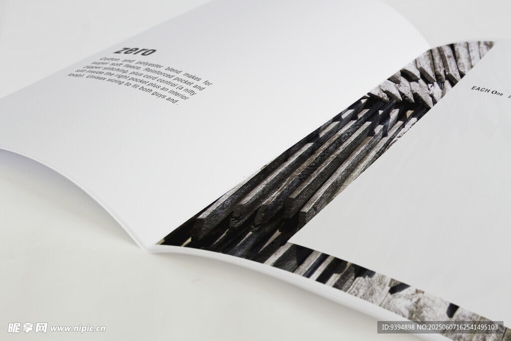 画册内页设计智能贴图样机