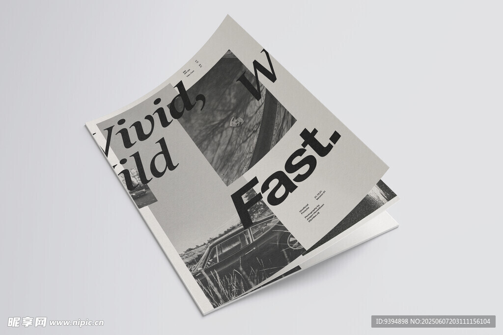 黑白风杂志封面展示样机智能贴图