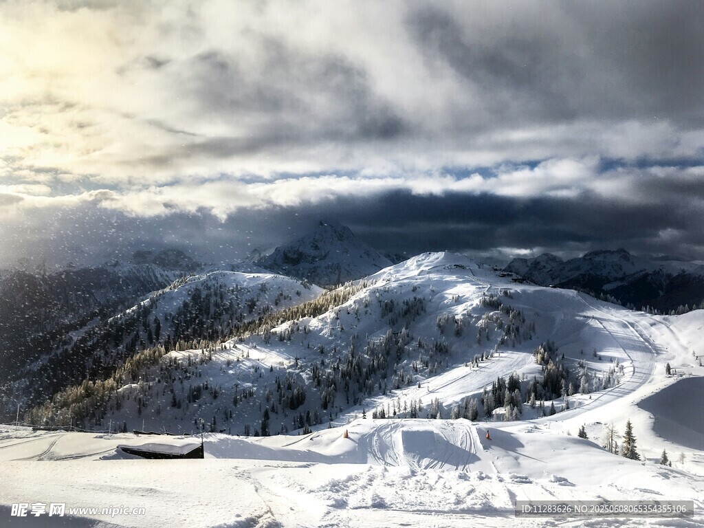 雪山壮丽风光
