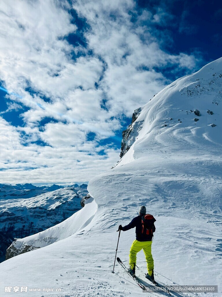 雪山徒步者的壮丽之旅