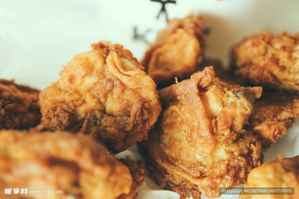 美味炸物 色泽诱人的鸡块