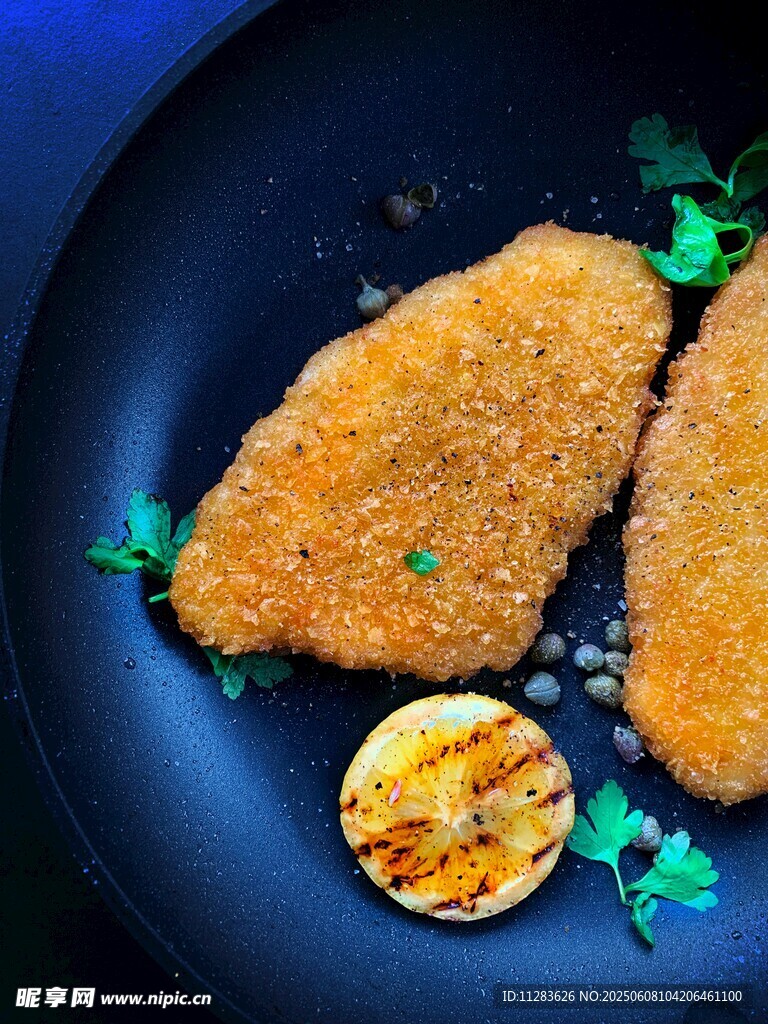 香酥炸鱼排配清新香草