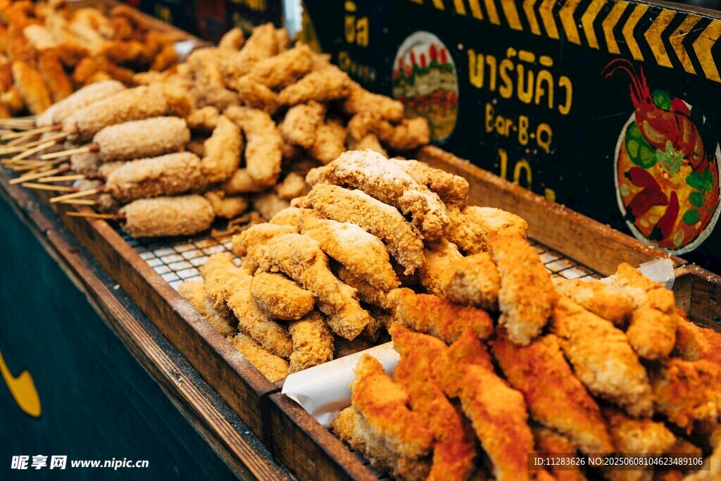 多样美味炸物展示
