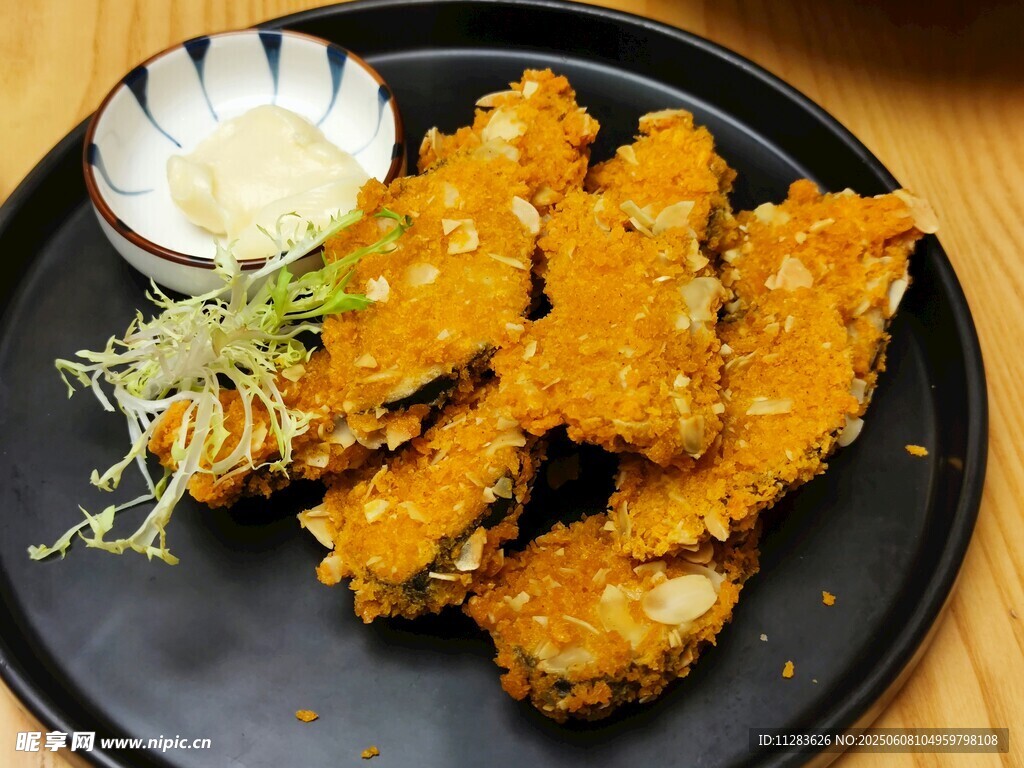 香酥炸鸡排配蘸酱