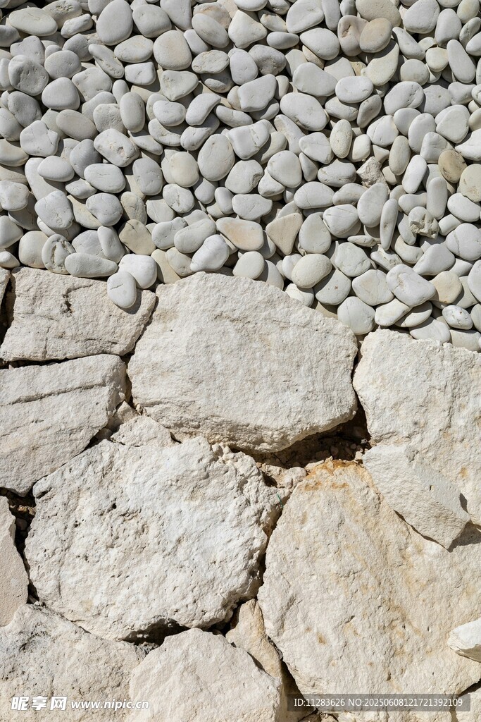 石块堆砌的地面纹理
