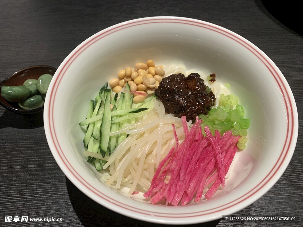 多彩蔬菜拌饭碗