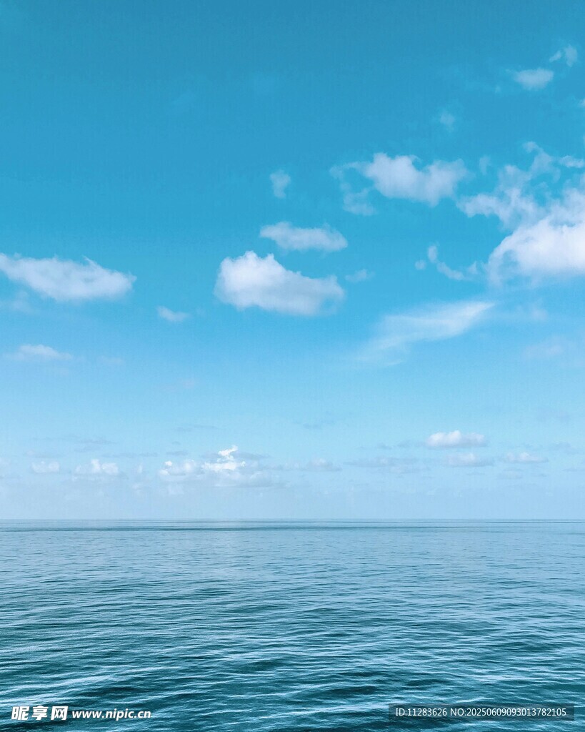 蔚蓝大海与晴空