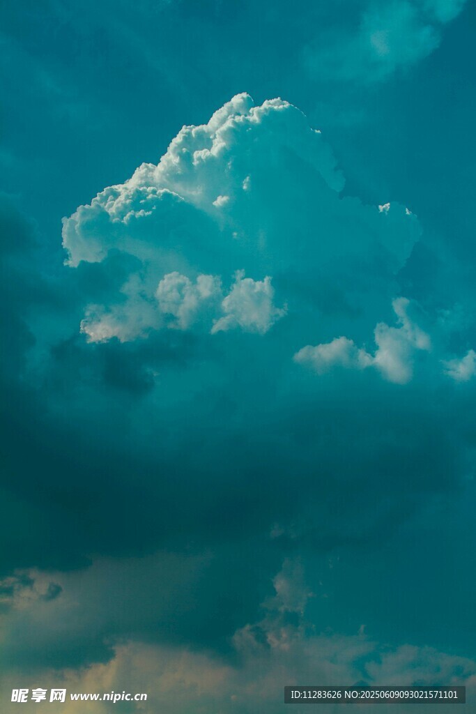 天空中的梦幻云朵