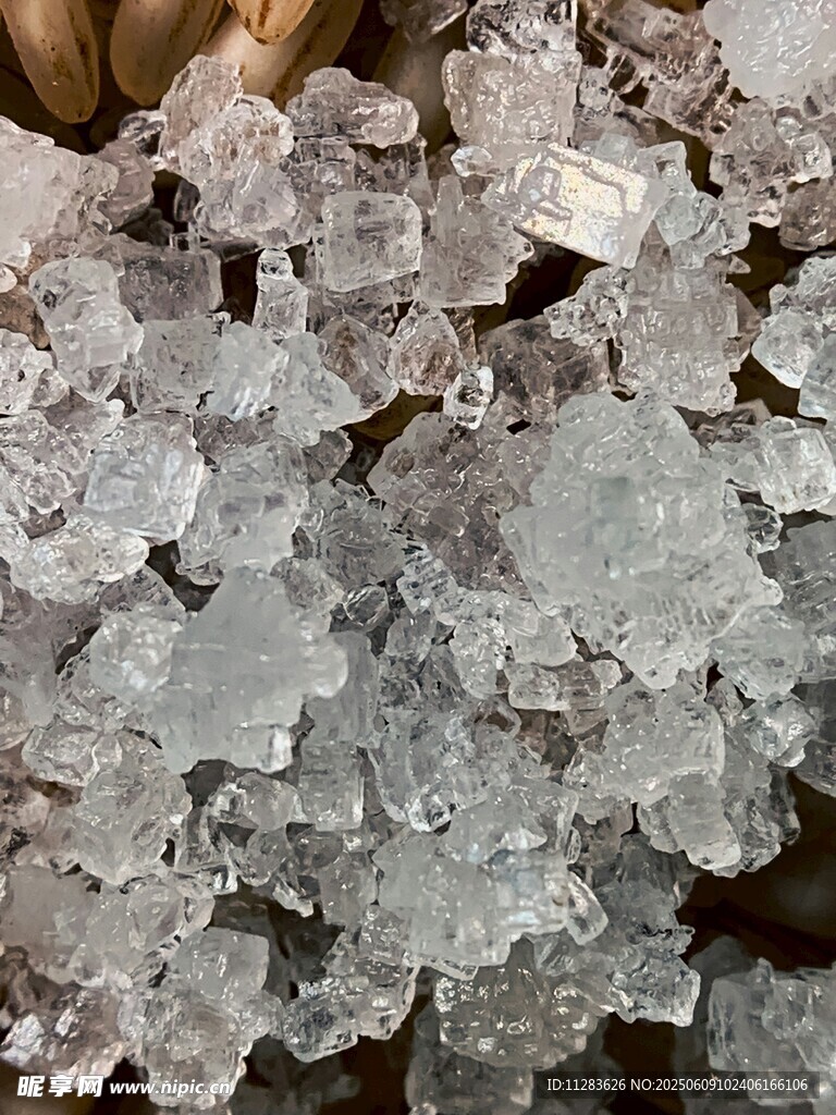晶莹剔透的碎冰块