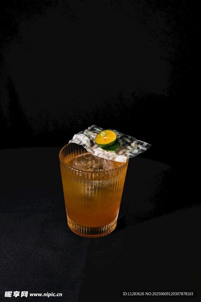 精致柠檬鸡尾酒特写