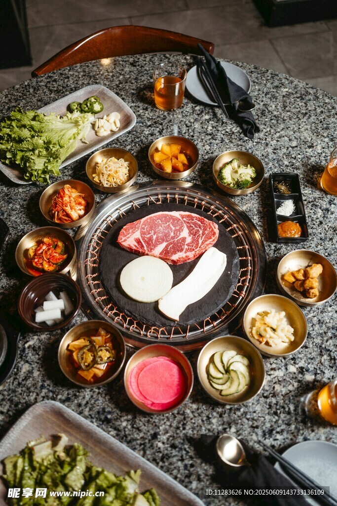 丰盛日式火锅食材拼盘