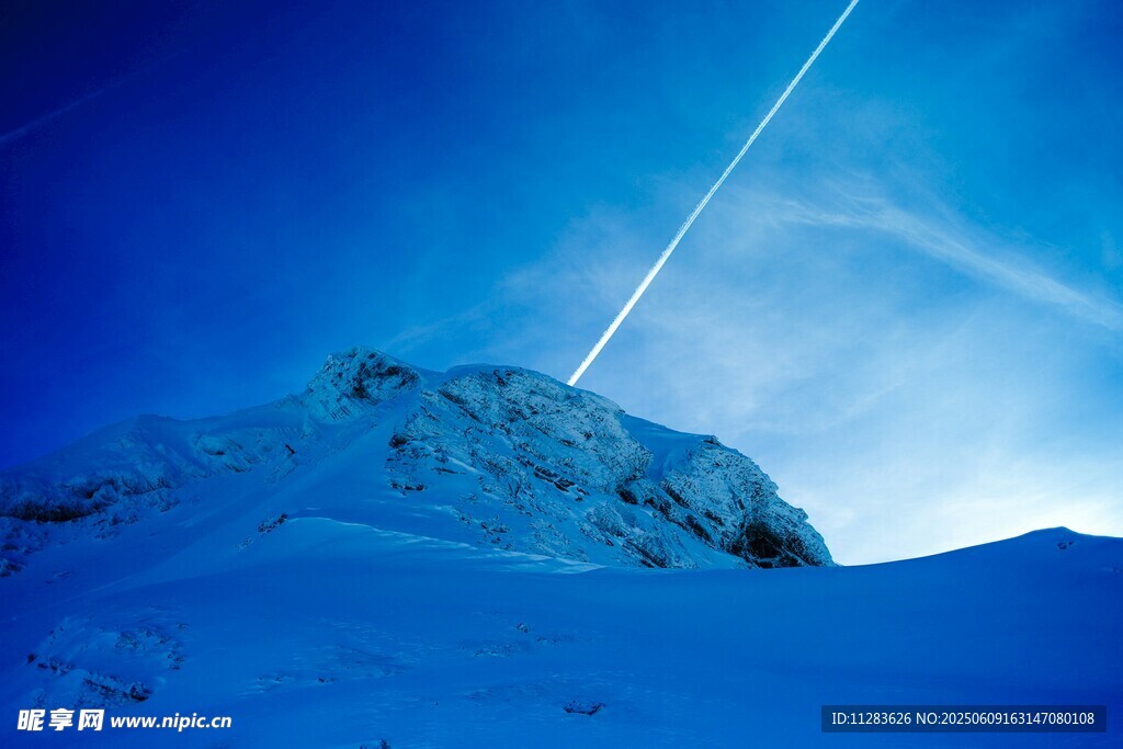 雪山之上的天际光线