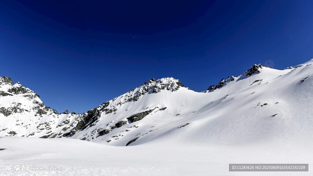 雪山美景