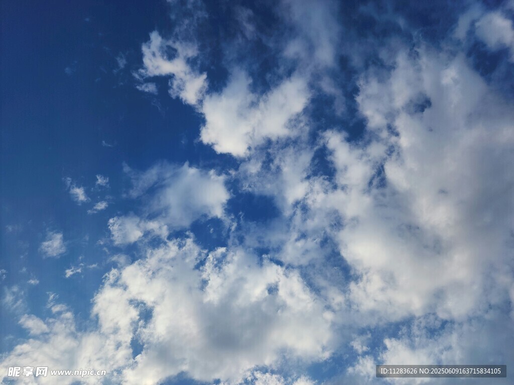 蓝天白云美景