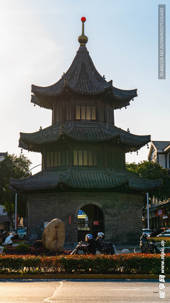 扬州四望亭中式古建筑塔楼景观