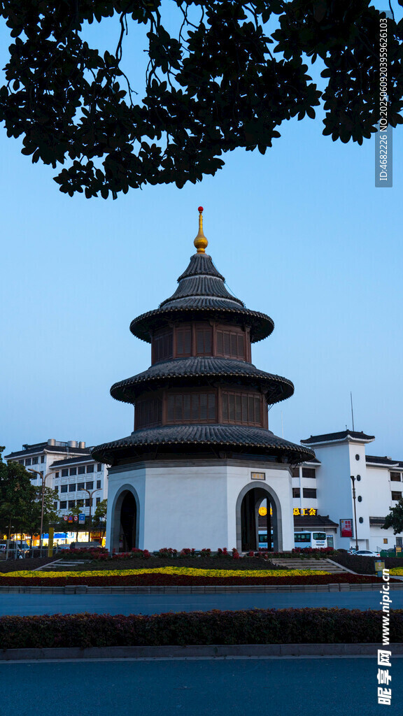 扬州文昌阁古朴塔楼静立城市一角