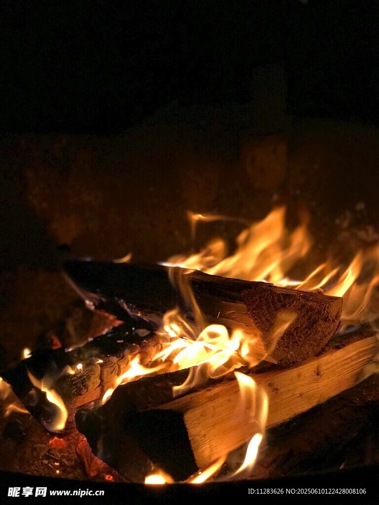 燃烧的篝火