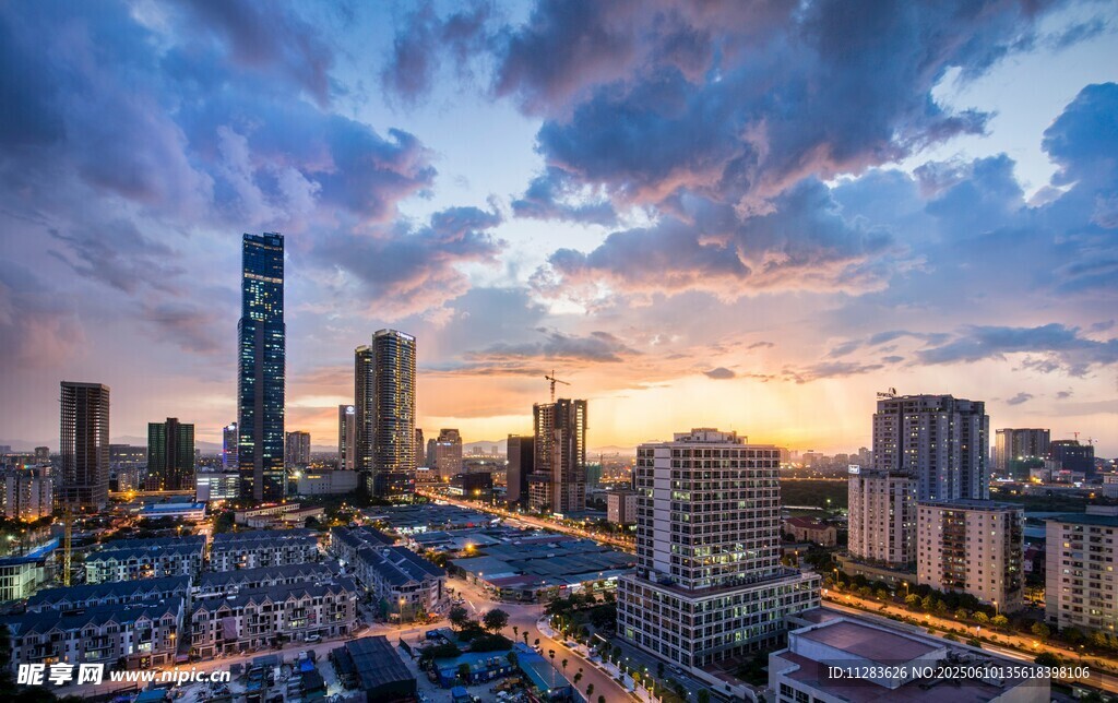 城市黄昏天际线壮丽景观