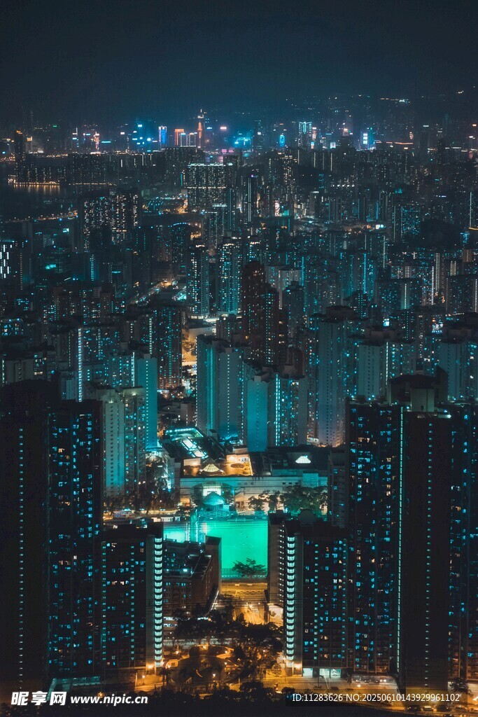 城市璀璨夜景俯瞰图
