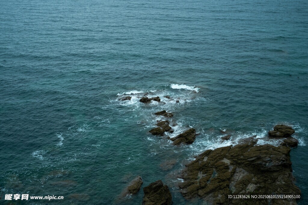 海边礁石