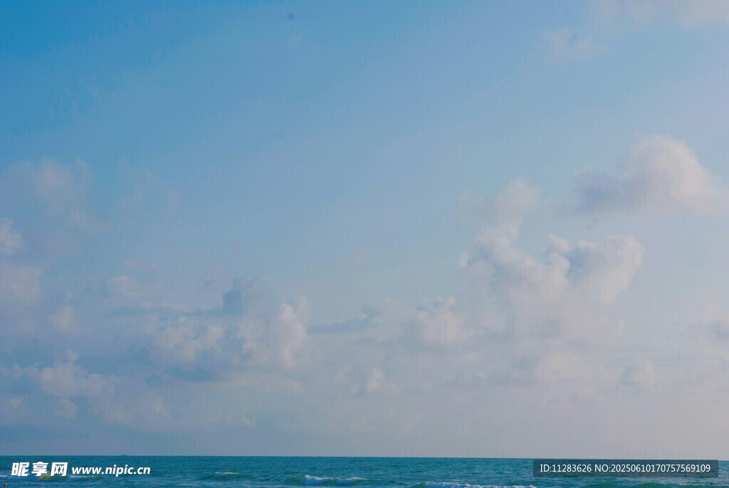 海边蓝天美景
