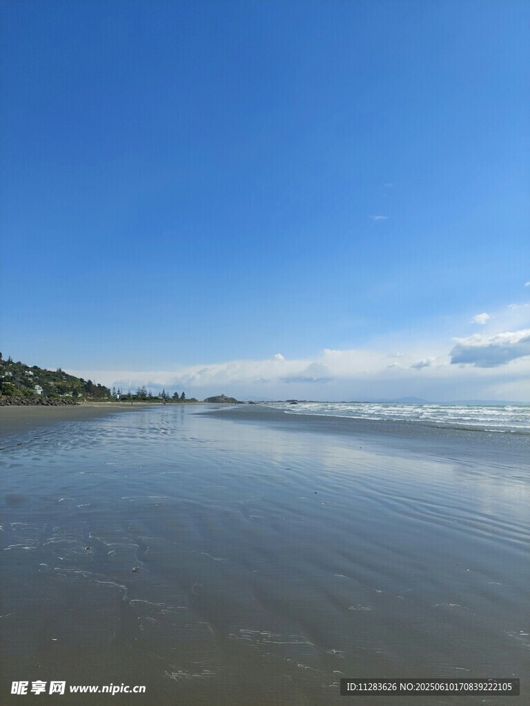 宁静湖畔风光