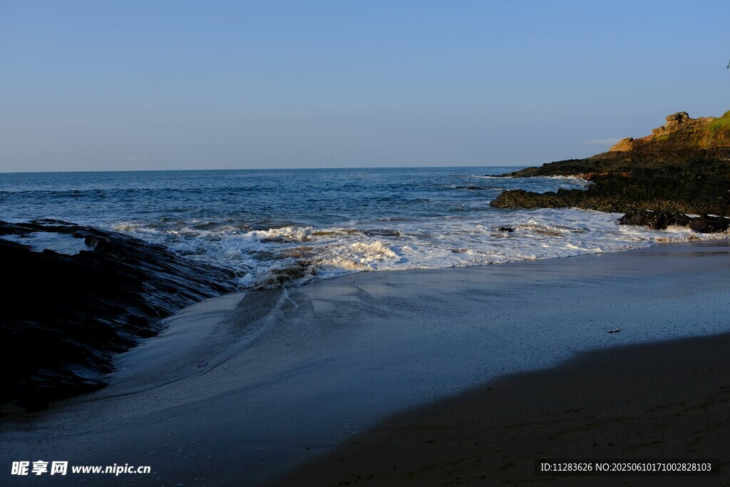 海边沙滩海浪美景