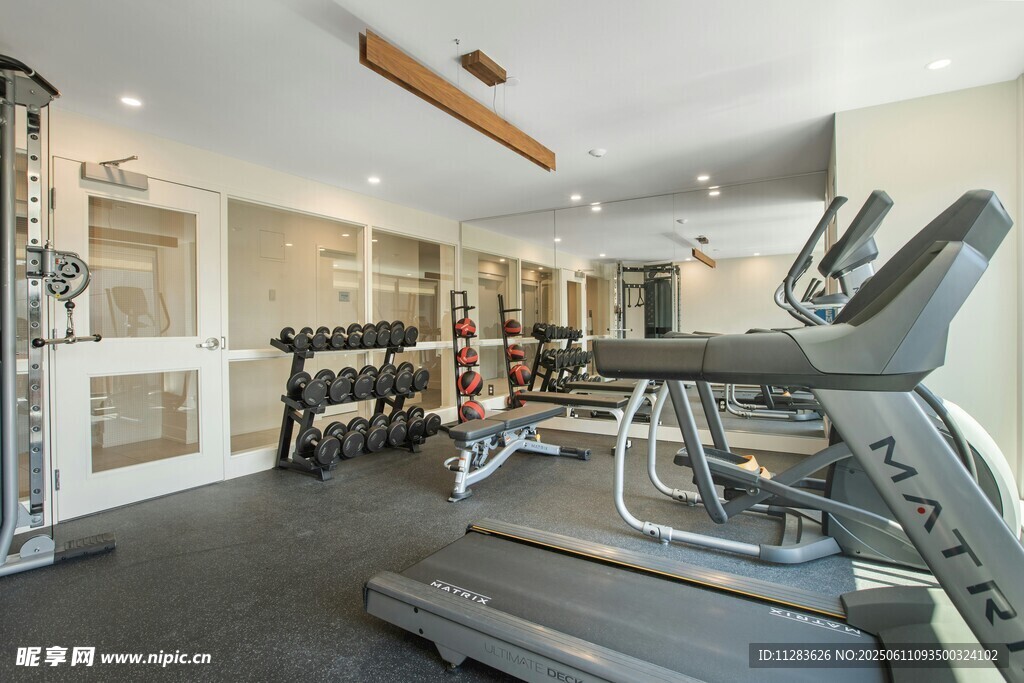 现代健身房内景展示
