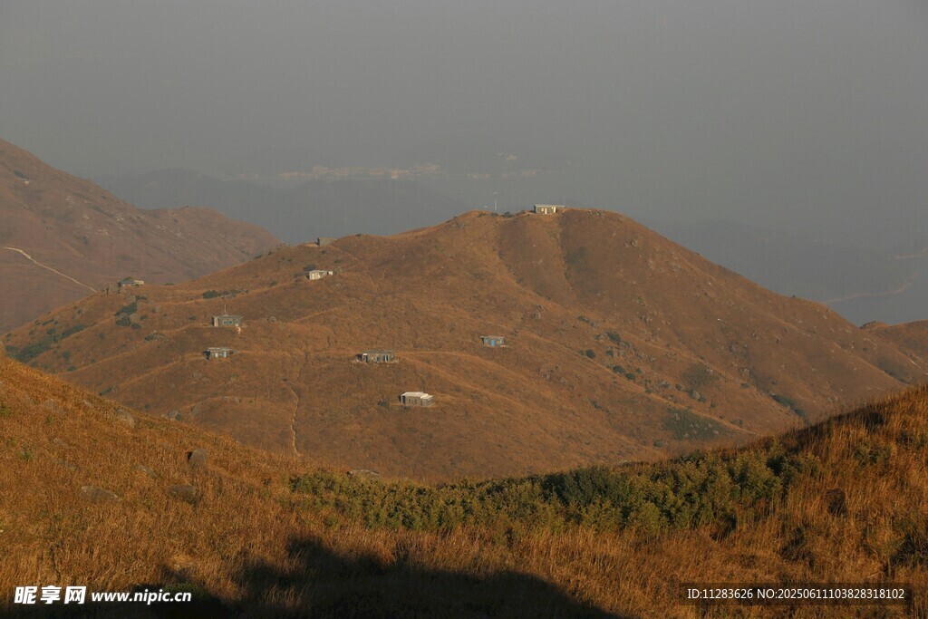 秋日山峦美景