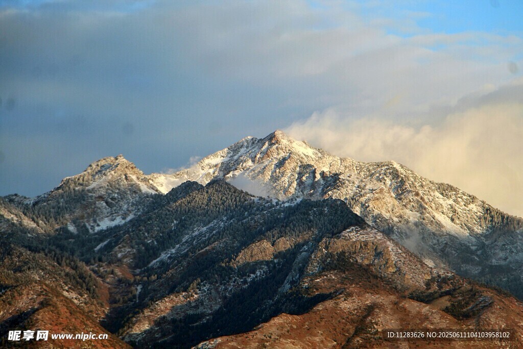 壮丽雪山美景