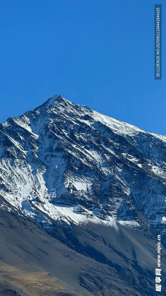 巍峨雪山壮丽景致