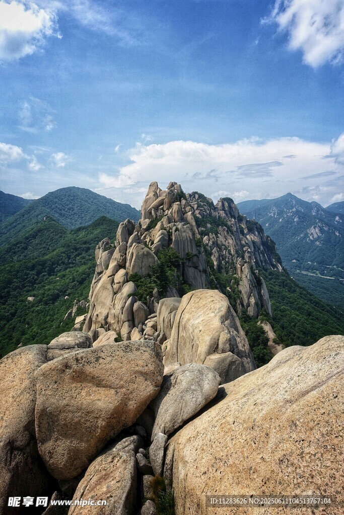 山顶巨石景观