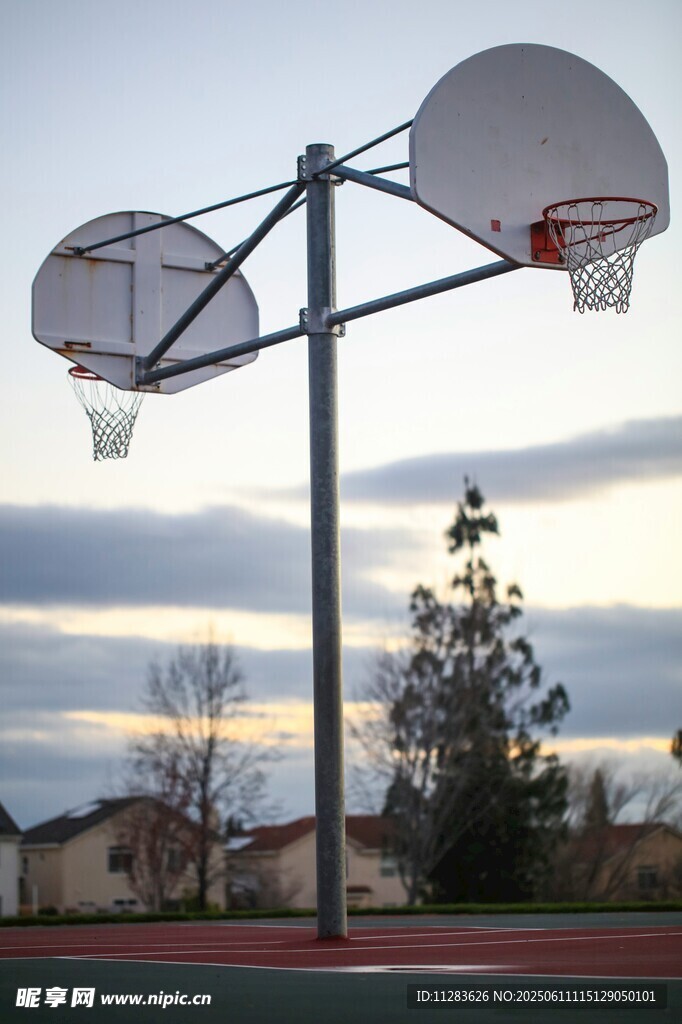 户外篮球架