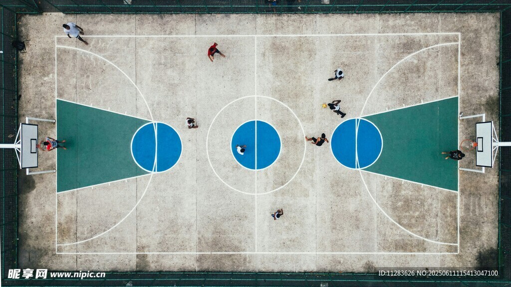 俯视视角下的篮球场