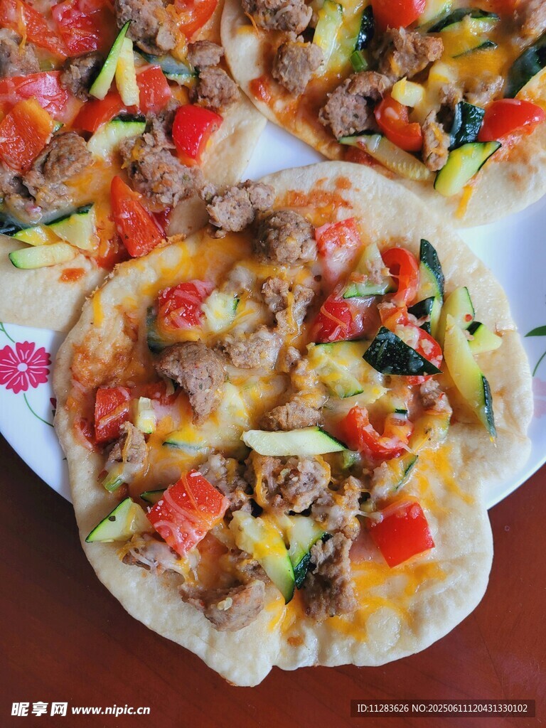 美味多彩的自制牛肉蔬菜饼
