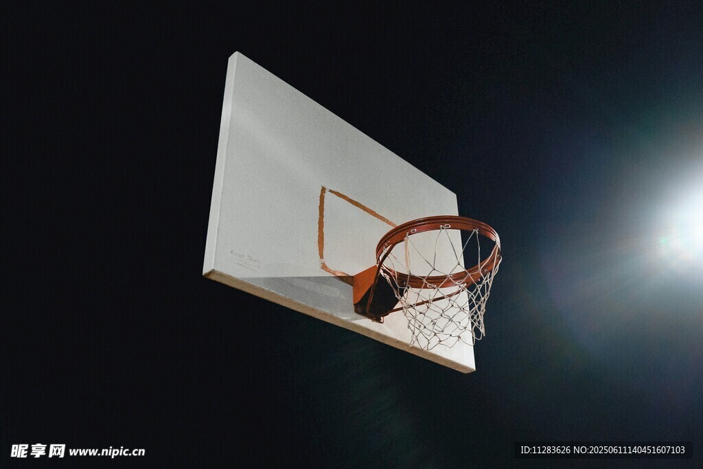 篮球框特写
