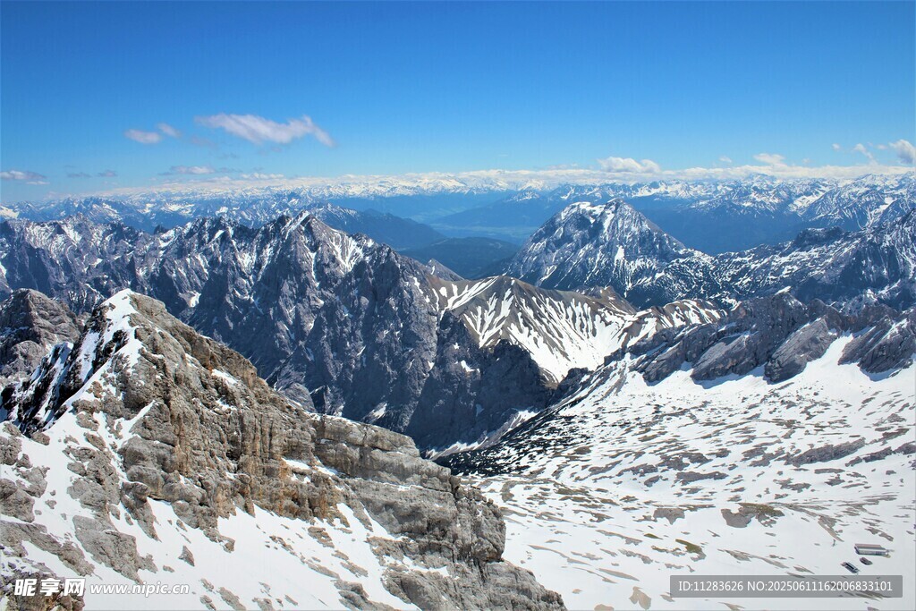 壮丽雪山全景风光