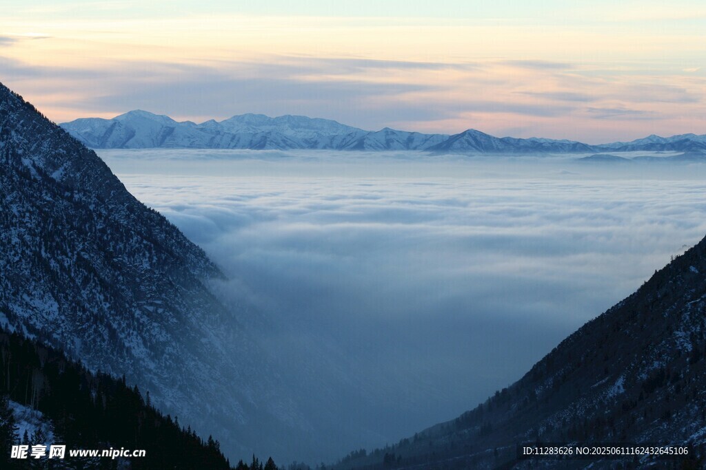 山间云海日出美景