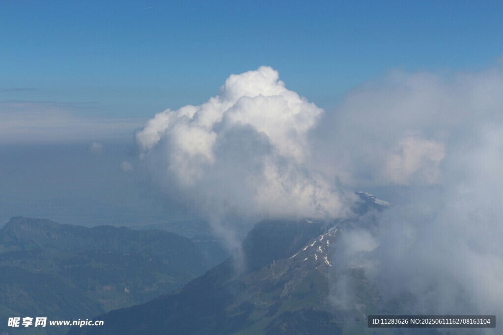 山间云海美景