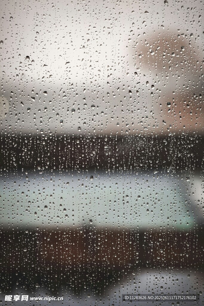 雨中车窗