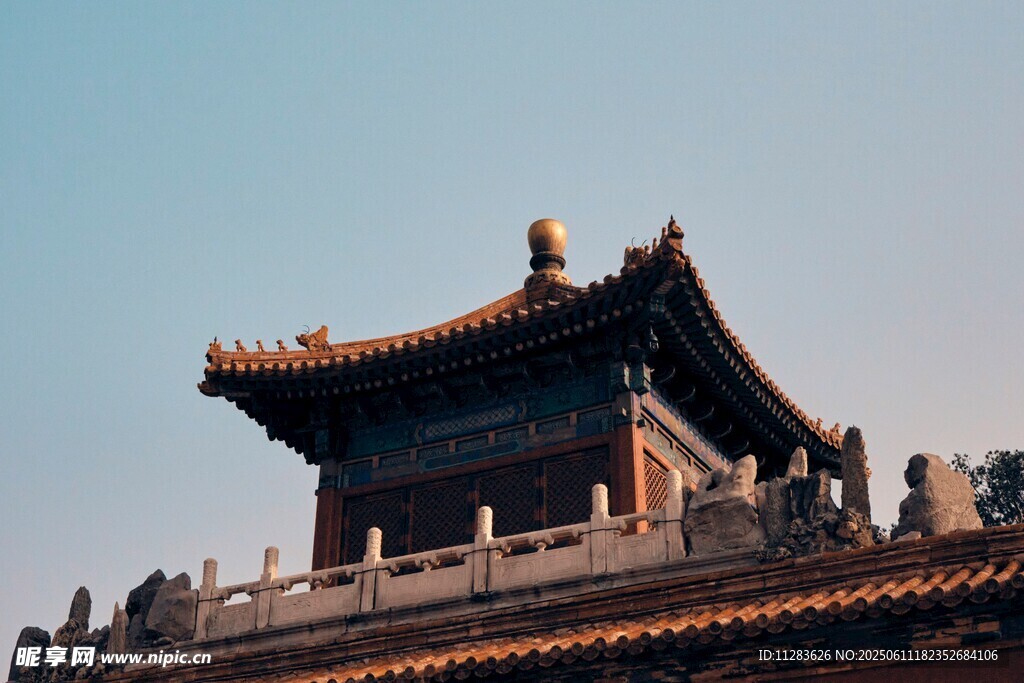 中式古建筑屋顶特写