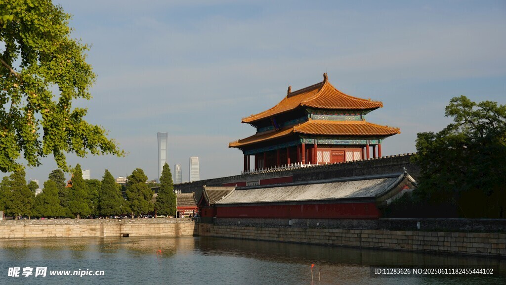 北京故宫角楼临水美景