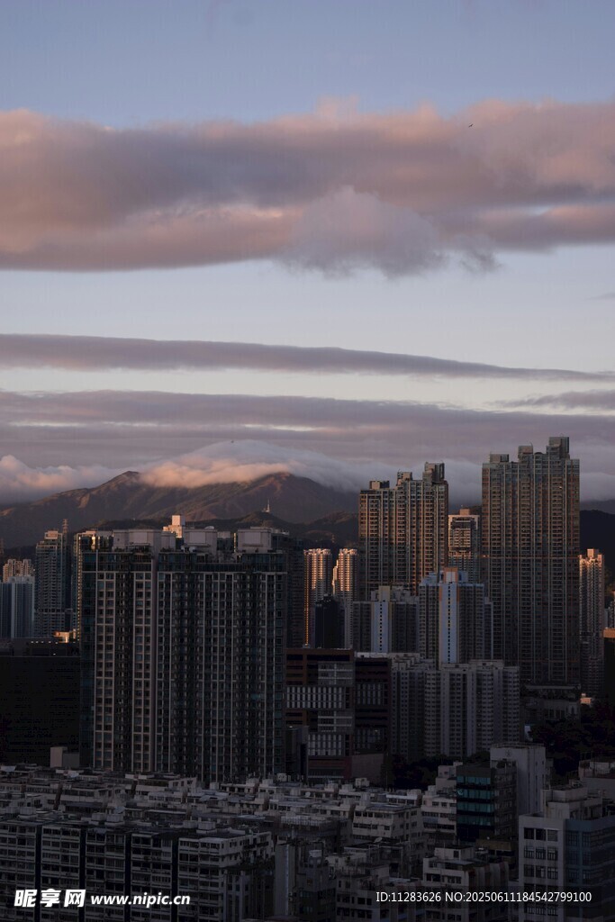 城市黄昏天际线景观