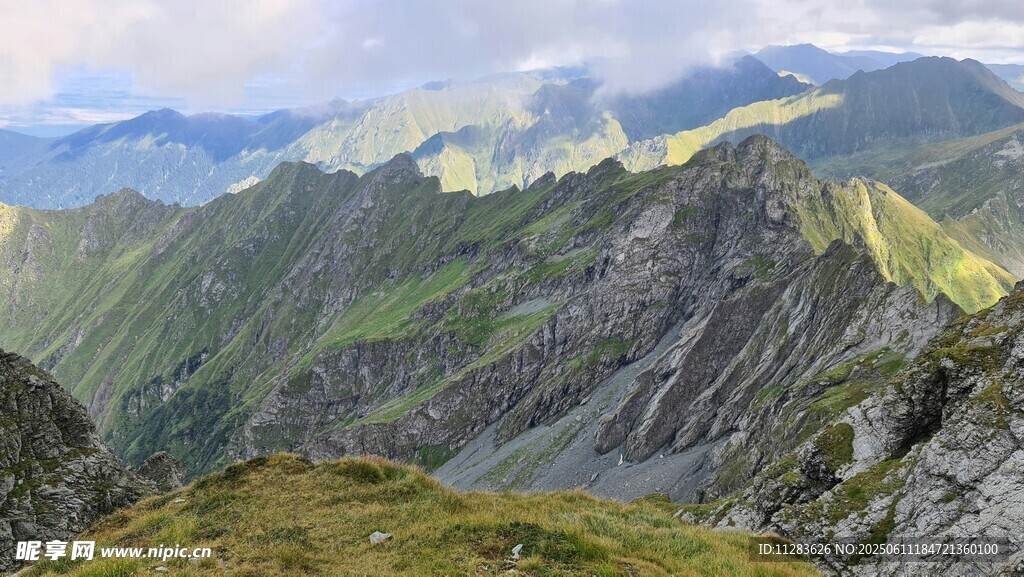 壮丽山峦美景