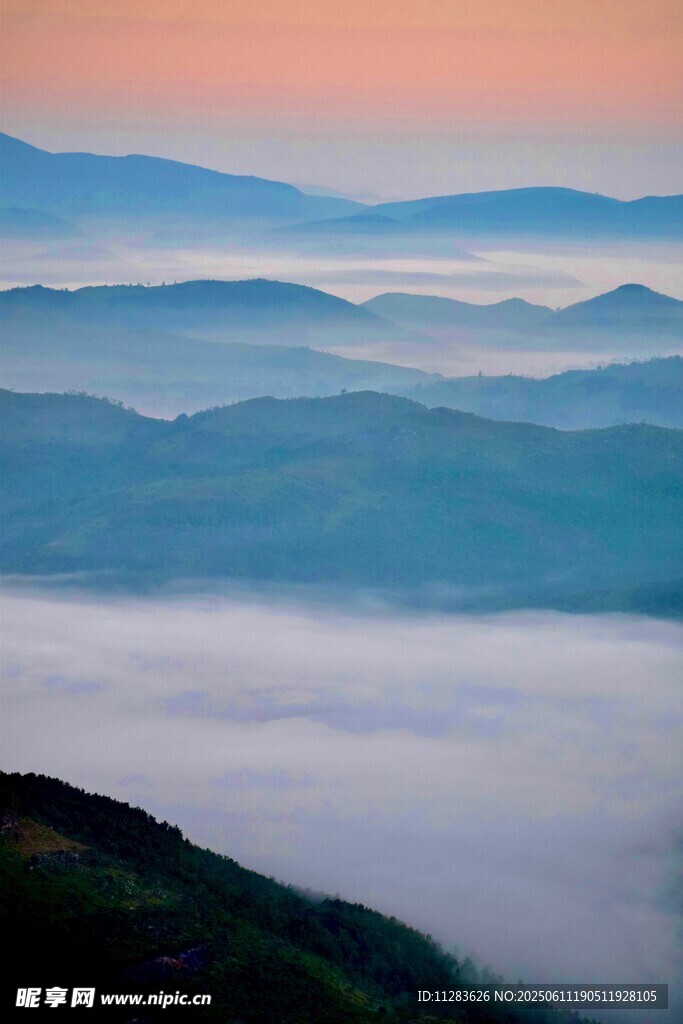 山间云海日出美景