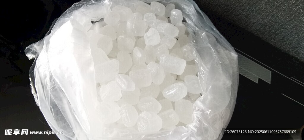 袋装白色晶体颗粒